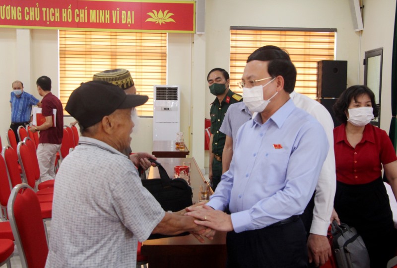 Đồng chí Nguyễn Xuân Ký tiếp xúc cử tri tại thành phố Hạ Long