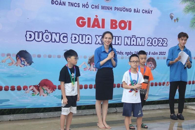 Chiều ngày 18/8/2022, Đoàn thanh niên phường Bãi Cháy tổ chức Giải bơi đường đua xanh năm 2022 cho các em thanh thiếu nhi từ 6-15 tuổi.