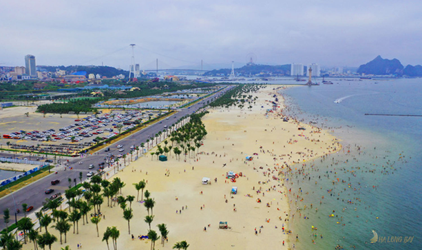 Biển Bãi Cháy là bãi biển lớn nhất Hạ Long